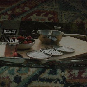 NEW Weston Stainless Steel Food Mill  2 Quart Capacity includes 3 Milling Discs